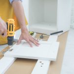 Problemy ze sprzętem AGD – co zrobić, gdy lodówka nie spełnia swojej funkcji, a pralka cieknie?